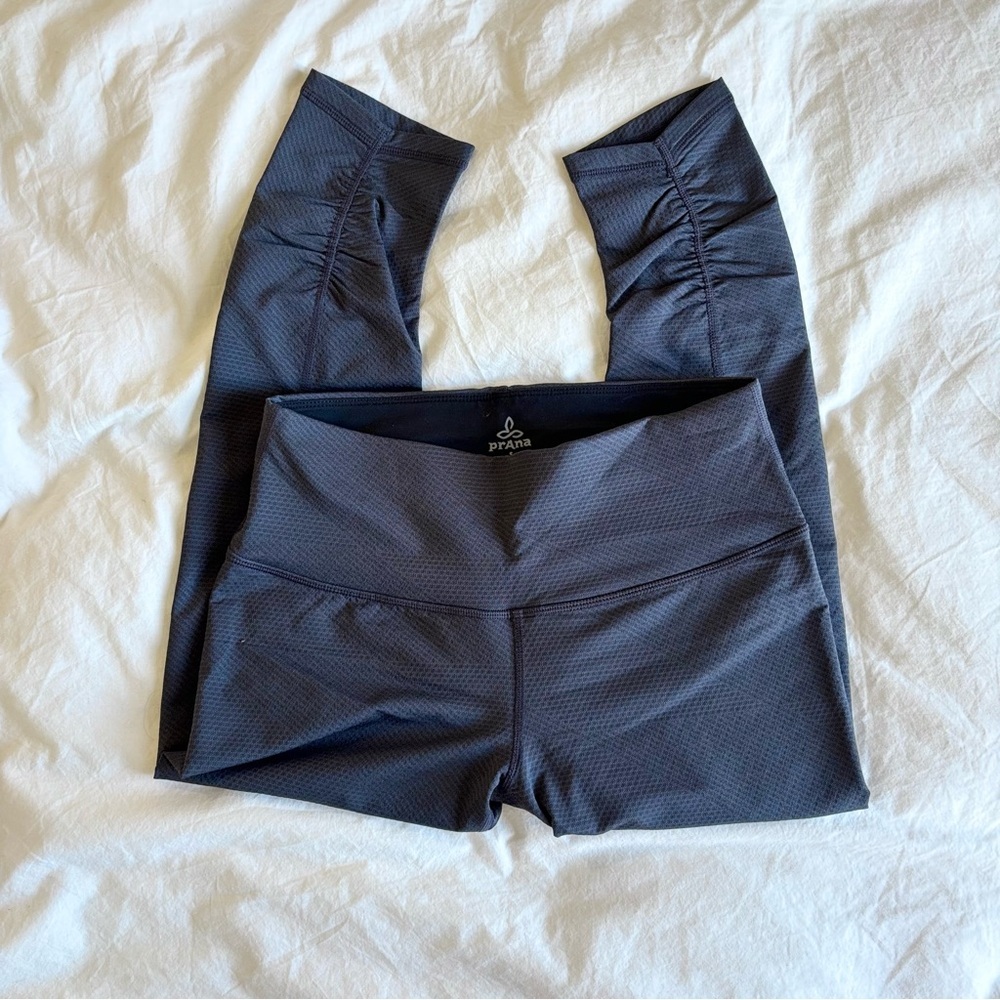 Prana 3/4 leggings in grey size small